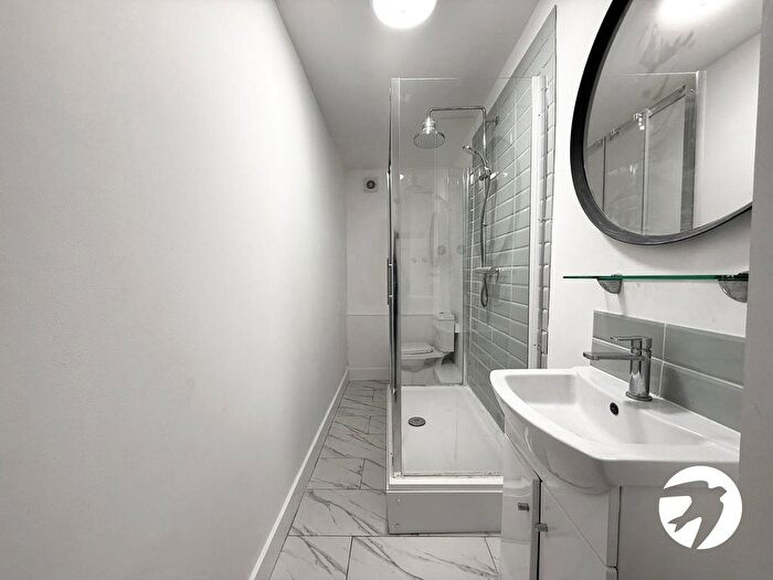 2 Bedroom Flat For Sale In Cressingham Road, London, SE13