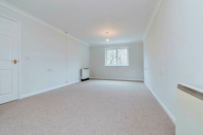 2 Bedroom Flat For Sale In Sovereign Court (South Croydon), Croydon, CR2