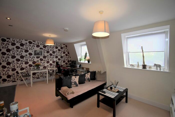 1 Bedroom Flat To Rent In Moors Walk, Welwyn Garden City, AL7