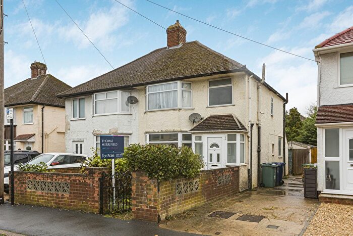 3 Bedroom Semi-detached House For Sale In Mark Road, Oxford, OX3