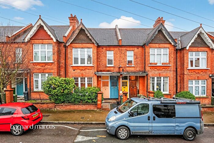 2 Bedroom Maisonette For Sale In Glencairn Road, London, SW16