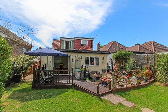 4 Bedroom Detached Bungalow For Sale In Stoneyfields Gardens, Edgware, HA8