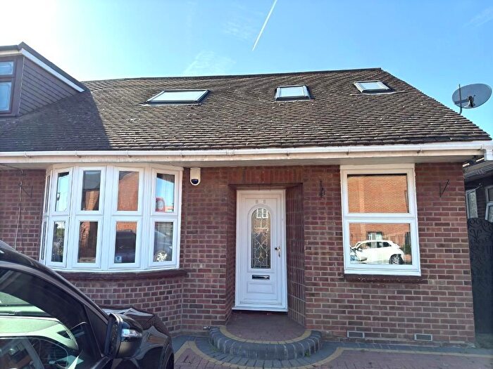 4 Bedroom Semi-Detached House To Rent In Suttons Lane, Hornchurch, RM12