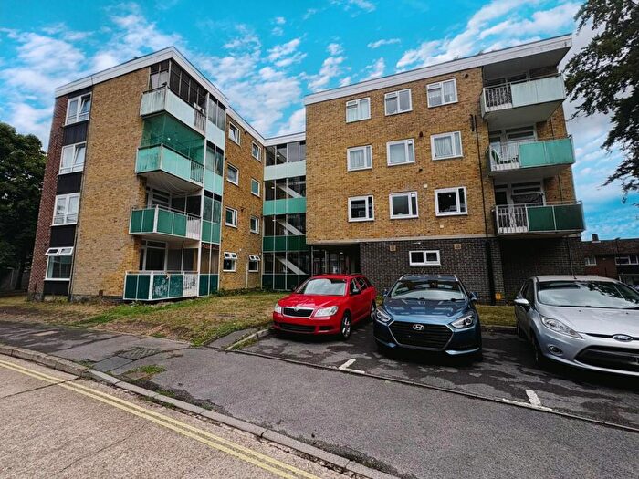 2 Bedroom Flat To Rent In Malwood Avenue, Lordswood, SO16