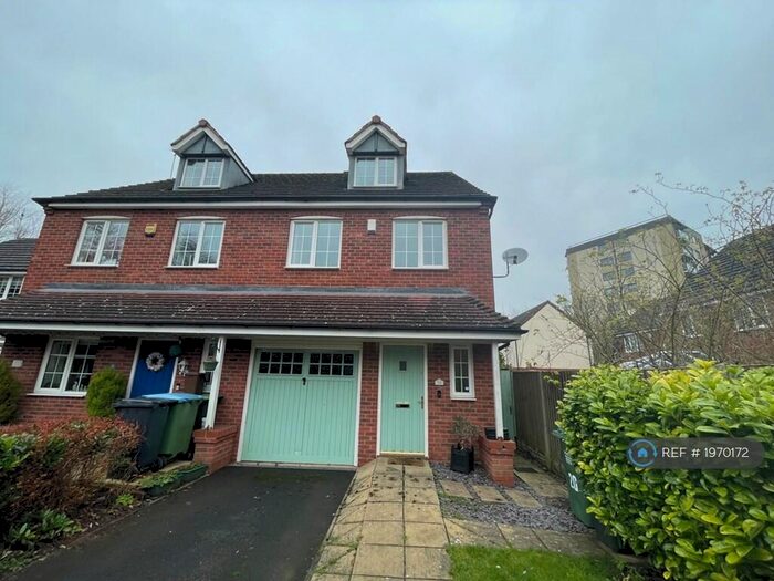 3 Bedroom Semi-Detached House To Rent In Bowling Green Drive, Smethwick, B67