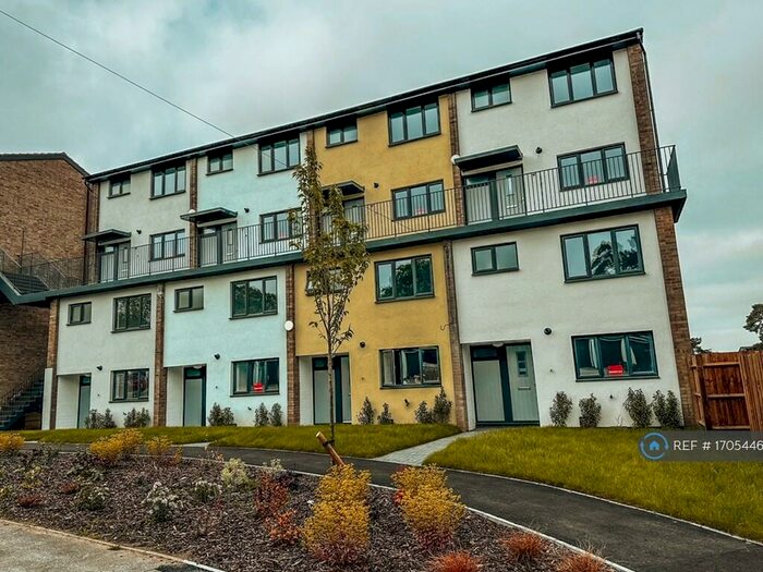 2 Bedroom Maisonette To Rent In Essex Close, Bordon, GU35