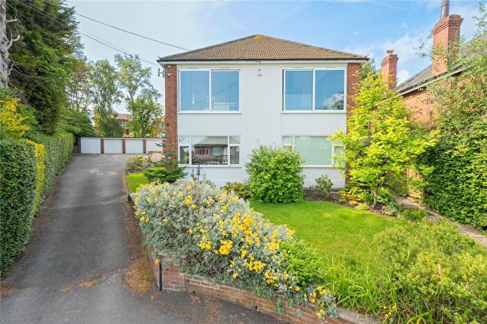 2 Bedroom Apartment For Sale In Flat, Sandhill Mount, Leeds, West Yorkshire, LS17