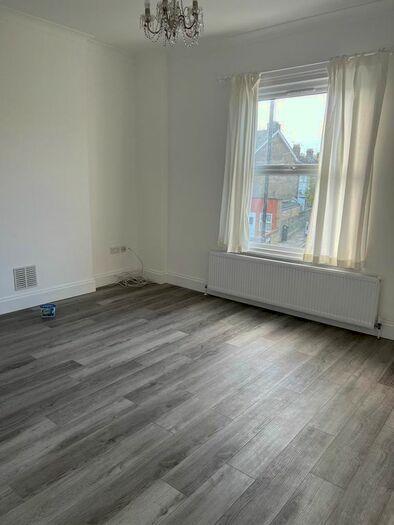 3 Bedroom Flat To Rent In Alexandra Road, London, N8