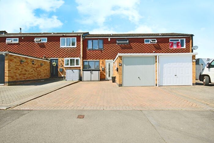 3 Bedroom Terraced House For Sale In Holt Avenue, Bishops Tachbrook, Leamington Spa, Warwickshire, CV33