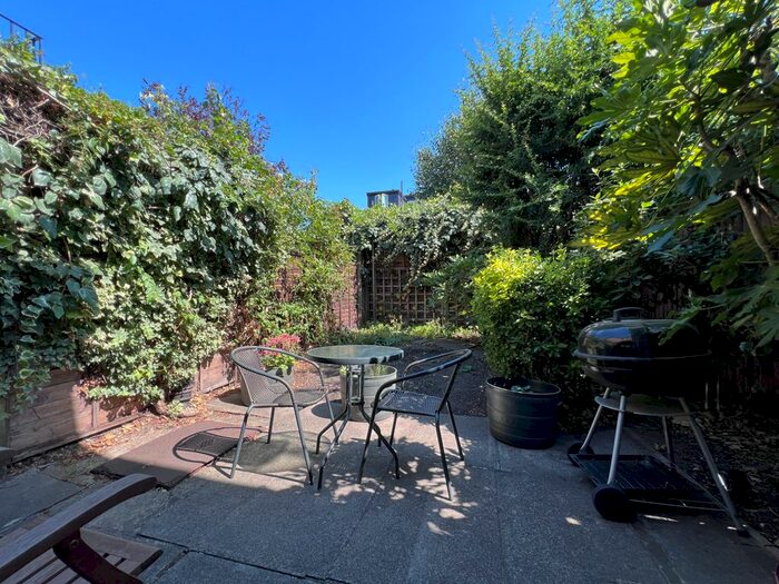 1 Bedroom Flat To Rent In Cargill Road, Earlsfield, South-West London, SW18