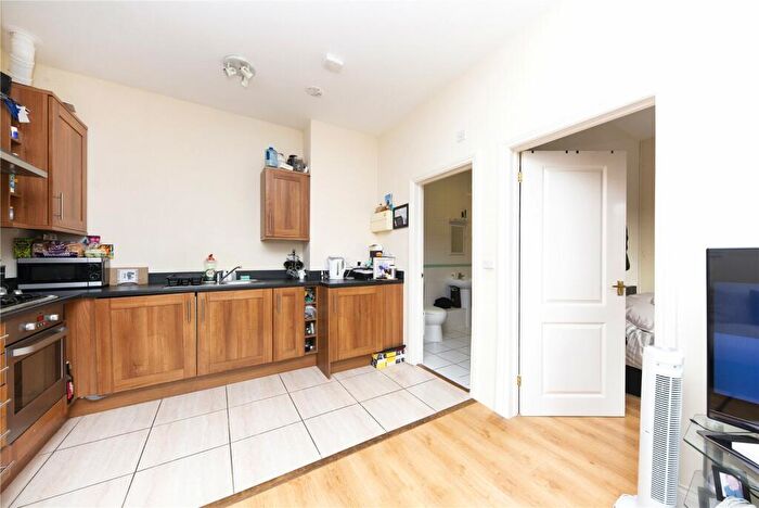 1 Bedroom Apartment To Rent In Hidden Close, West Molesey, Surrey, KT8