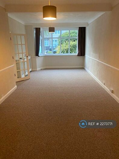 3 Bedroom Terraced House To Rent In Carnarvon Avenue, Enfield, EN1