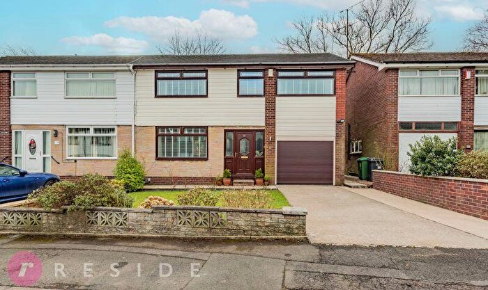 4 Bedroom Semi-Detached House For Sale In Cemetery Road, Royton, Oldham, OL2