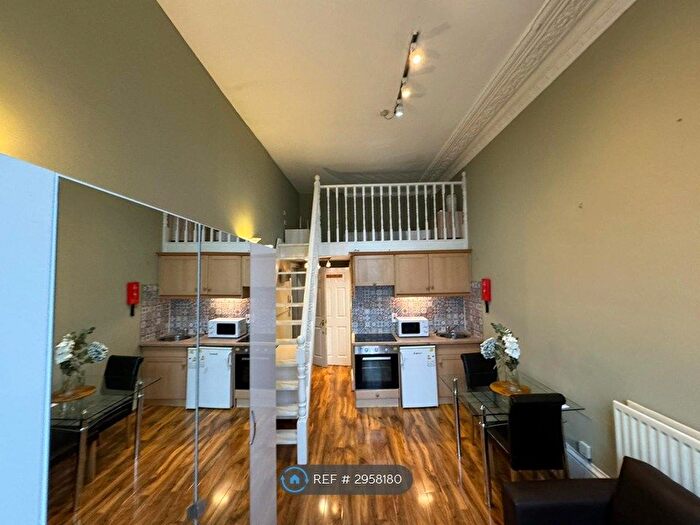 Studio To Rent In St. Stephen's Gardens, London, W2