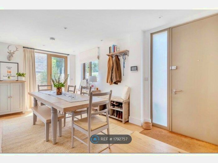 2 Bedroom Maisonette To Rent In Mountbatten Court, London, W7