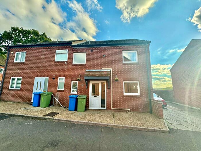 4 Bedroom Semi-Detached House To Rent In Donchurch Close, Norwich, NR5