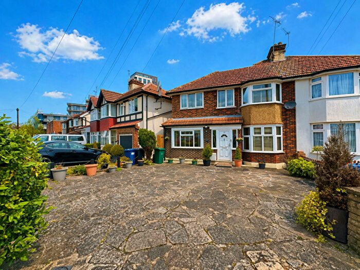 3 Bedroom Semi Detached House For Sale In The Greenway, London, NW9