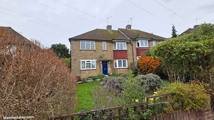 2 Bedroom Maisonette For Sale In Grove Road, New Barnet/Cockfosters, EN4