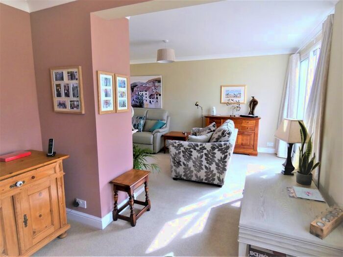 5 Bedroom Detached House For Sale In Eastcliff Close, Lee-On-The-Solent, PO13