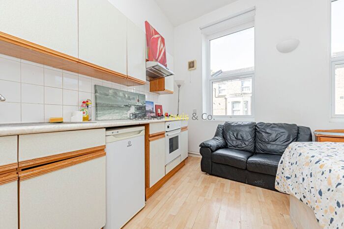 Studio To Rent In Rowhill Road, London, E5