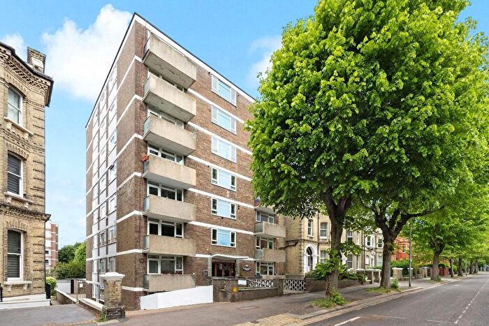 3 Bedroom Apartment For Sale In The Drive, Hereford Court, BN3