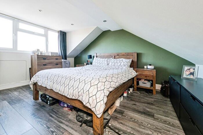2 Bedroom Flat For Sale In Leigh Road, East Ham, London, E6