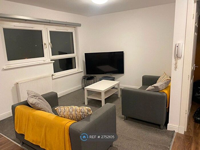 3 Bedroom Maisonette To Rent In Ark Lane, Glasgow, G31