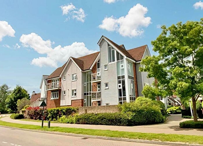 2 Bedroom Apartment For Sale In Niagara Close, Kings Hill, ME19