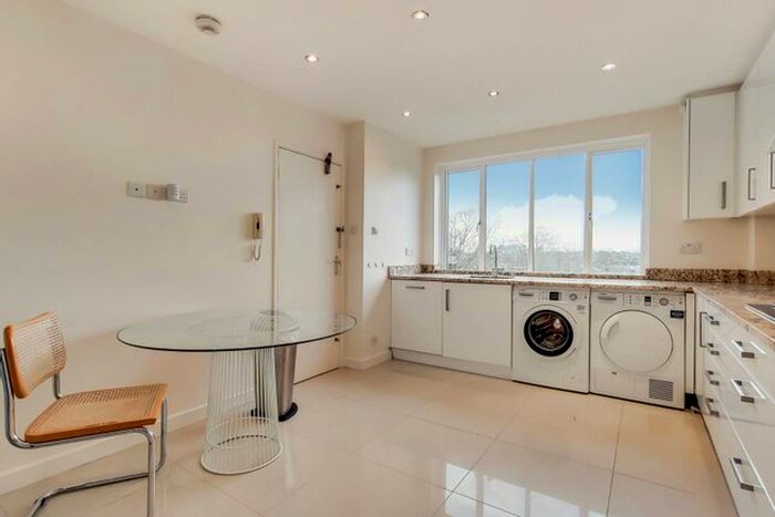 3 Bedroom Flat To Rent In Addison Road, Holland Park, London, W14