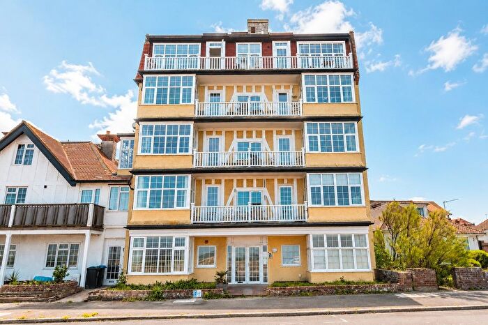 2 Bedroom Flat To Rent In Palm Bay Court, Palm Bay Avenue, Margate, Kent, CT9