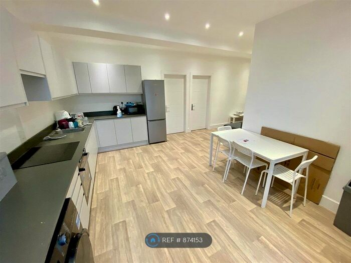 3 Bedroom Flat To Rent In Clarendon Road, Luton, LU2