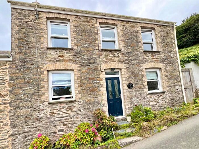 3 Bedroom Property For Sale In Gorran Haven, Cornwall, PL26