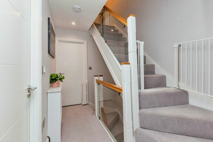 3 Bedroom End Of Terrace House For Sale In Connaught Close, Uxbridge, UB8