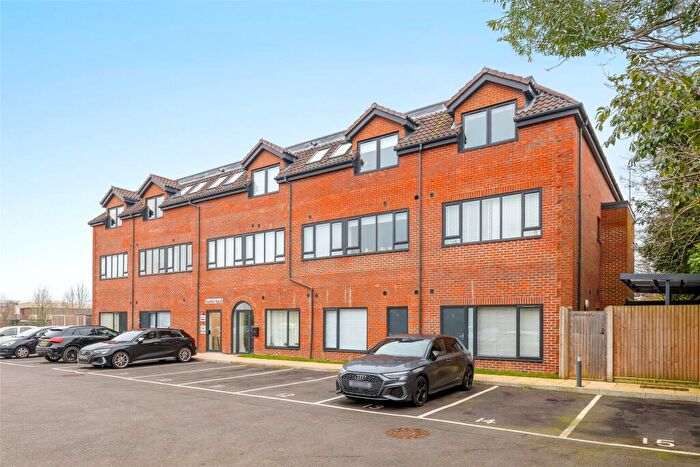 1 Bedroom Flat For Sale In Cleeve Road, Leatherhead, Surrey, KT22