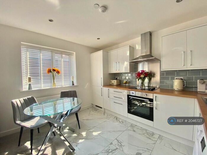 2 Bedroom Flat To Rent In Farrier Close, Swinton, Manchester, M27