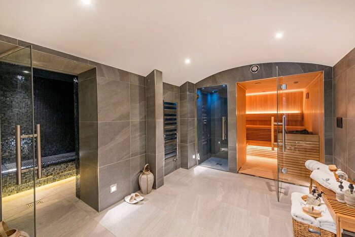 4 Bedroom Property To Rent In Holborn Close, Mill Hill, London, NW7