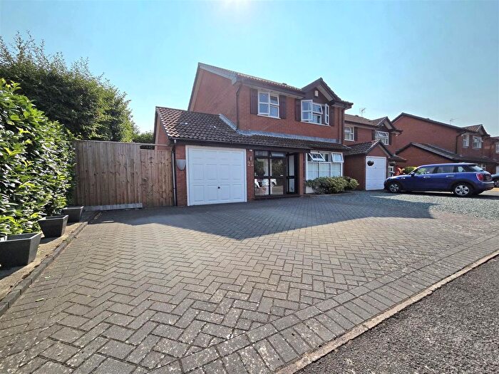 4 Bedroom Detached House For Sale In Gambier Parry Gardens, Gloucester, GL2
