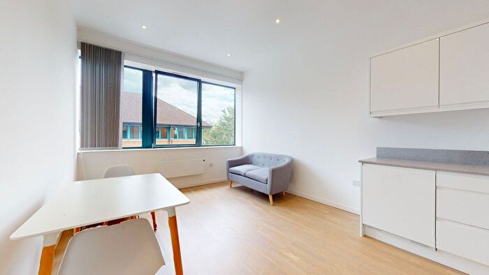 1 Bedroom Flat To Rent In Riverbank Way, Brentford, TW8