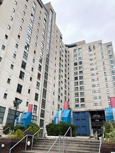 2 Bedroom Flat For Sale In Landmark Place, Churchill Way, Cardiff, CF10