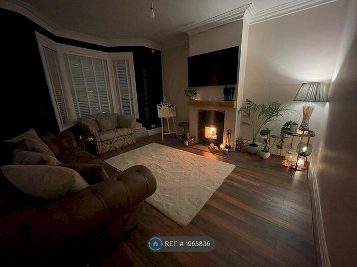 3 Bedroom Semi-Detached House To Rent In Knutsford Road, Wirral, CH46