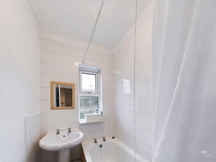 4 Bedroom Semi-Detached House To Rent In Barcombe Road, Brighton, BN1