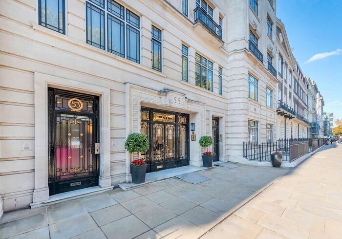 3 Bedroom Flat To Rent In Portland Place, Marylebone, London, W1B