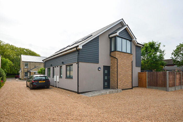 2 Bedroom Semi Detached House To Rent In Burnside, Cambridge, CB1