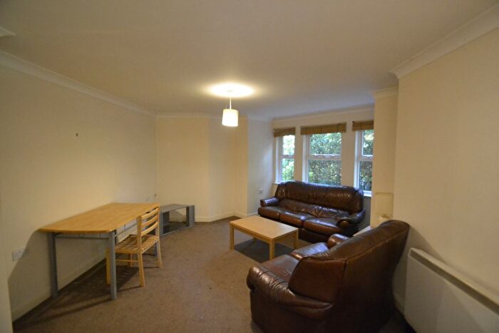 2 Bedroom Flat To Rent In Hart Road, Manchester, M14