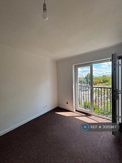 2 Bedroom Flat To Rent In Alexander Court, Salford, M5