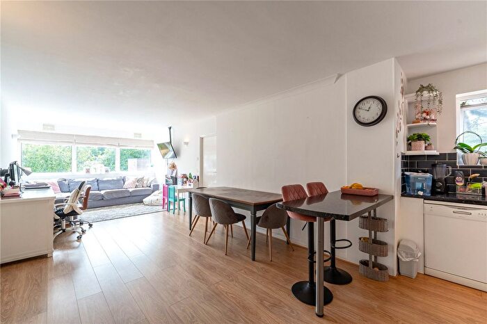 3 Bedroom Flat For Sale In High Point, Weybridge, Surrey, KT13
