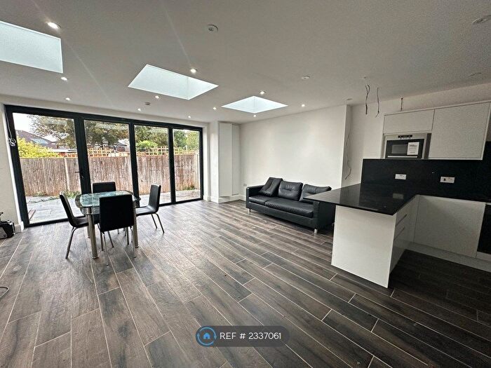 5 Bedroom Semi-Detached House To Rent In South Way, Croydon, West Wickam, Shirley, Beckenham, Crystal Pa, CR0