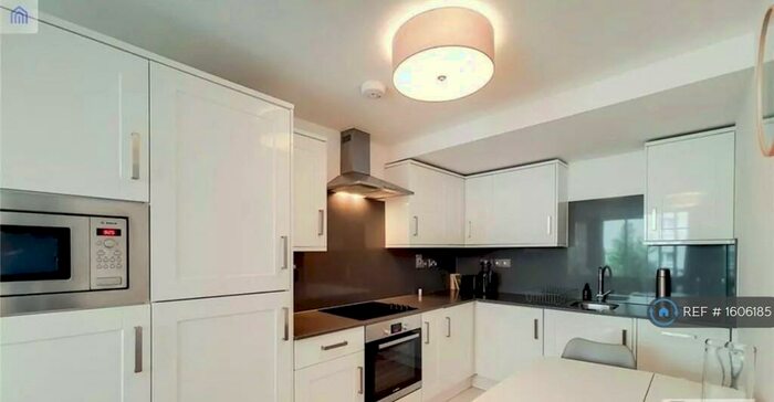 2 Bedroom Flat To Rent In Theatro Tower, London, SE8