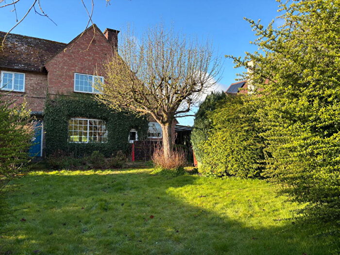 3 Bedroom Semi-Detached House For Sale In Bishops Sutton, Alresford, SO24