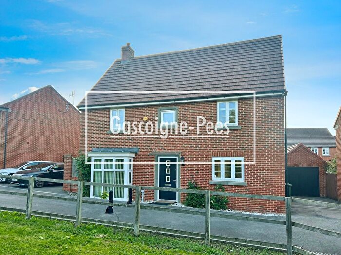 4 Bedroom Property To Rent In Clift Close, Basingstoke, RG24